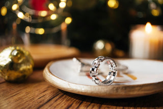 Christmas gifts for her: how to choose a jewellery piece she’ll love