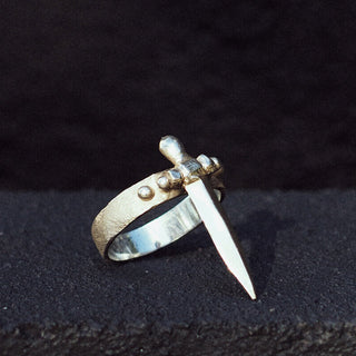 BEAUVEAU DAGGER ring, 9ct gold