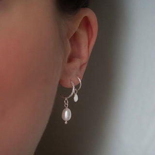 CILËSI pearl drop earrings, silver