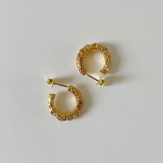 CRUSHED midi hoop earrings, gold-plated