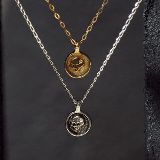 CHERON MINI SKULL pendant necklace, 9ct gold
