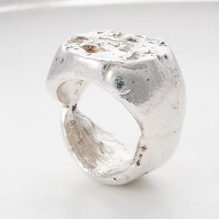 TOUCH THE EARTH Earth cast signet ring 4.3 - 2