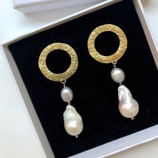 GOLDEN PEARL drop earrings