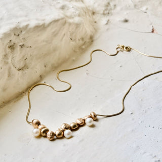 PEBBLE & PEARL necklace, 9ct gold