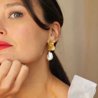 LUNA DI POSITANO duo chunky baroque pearl drop earrings, gold-plated