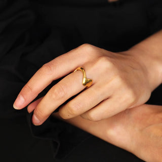 IN FLOW chunky ring, gold-plated