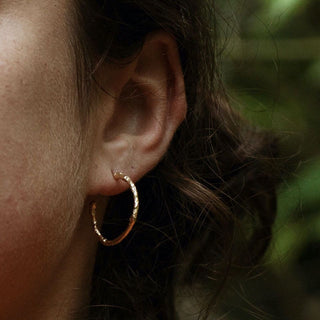 TEXTURED SHAPES hoop earrings, gold-plated