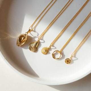 OYSTER SHELL pendant necklace, gold-plated