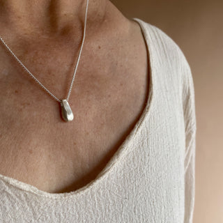 SEA OF NECTAR pendant necklace, silver