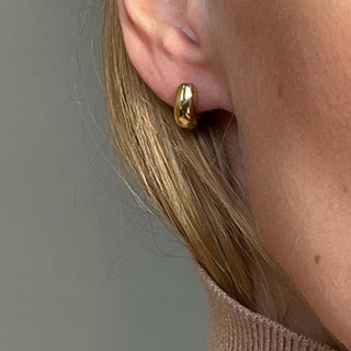 EAR HUGGERS chunky huggie hoop earrings, gold-plated