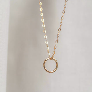 HAMMERED CIRCLE pendant necklace, 9ct gold